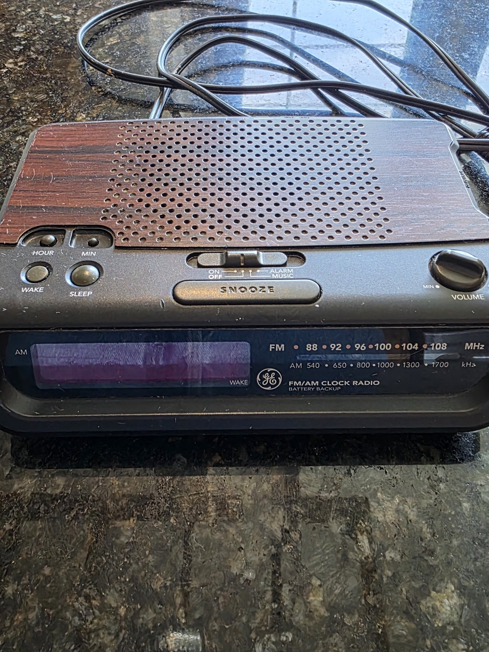 Black Vtg GE AM/FM Digital Alarm Clock Radio with Woodgrain Speaker Accent WORKS